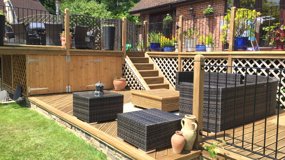 Split-level decking in garden in Ampfield, Romsey by South Coast Fencing