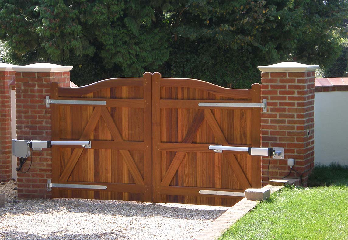 Specialists in Automatic & Electric Gates South Coast Fencing