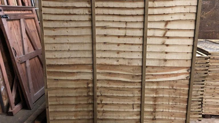 Larch lap fence panel standard in 6×6 Larch lap fence panel standard in 6x6