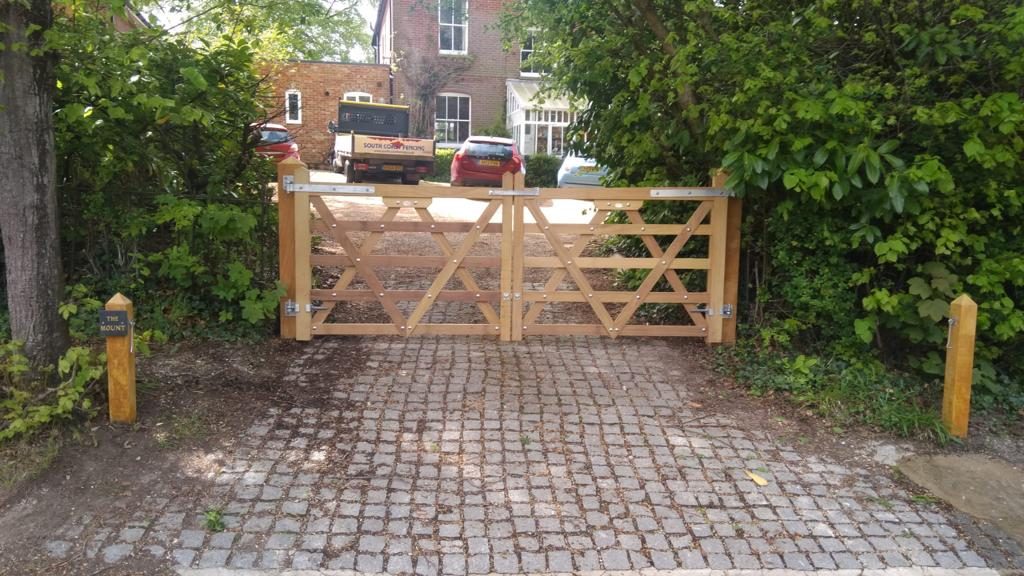 handmade-hardwood-5-bar-field-gates-new-forest-3