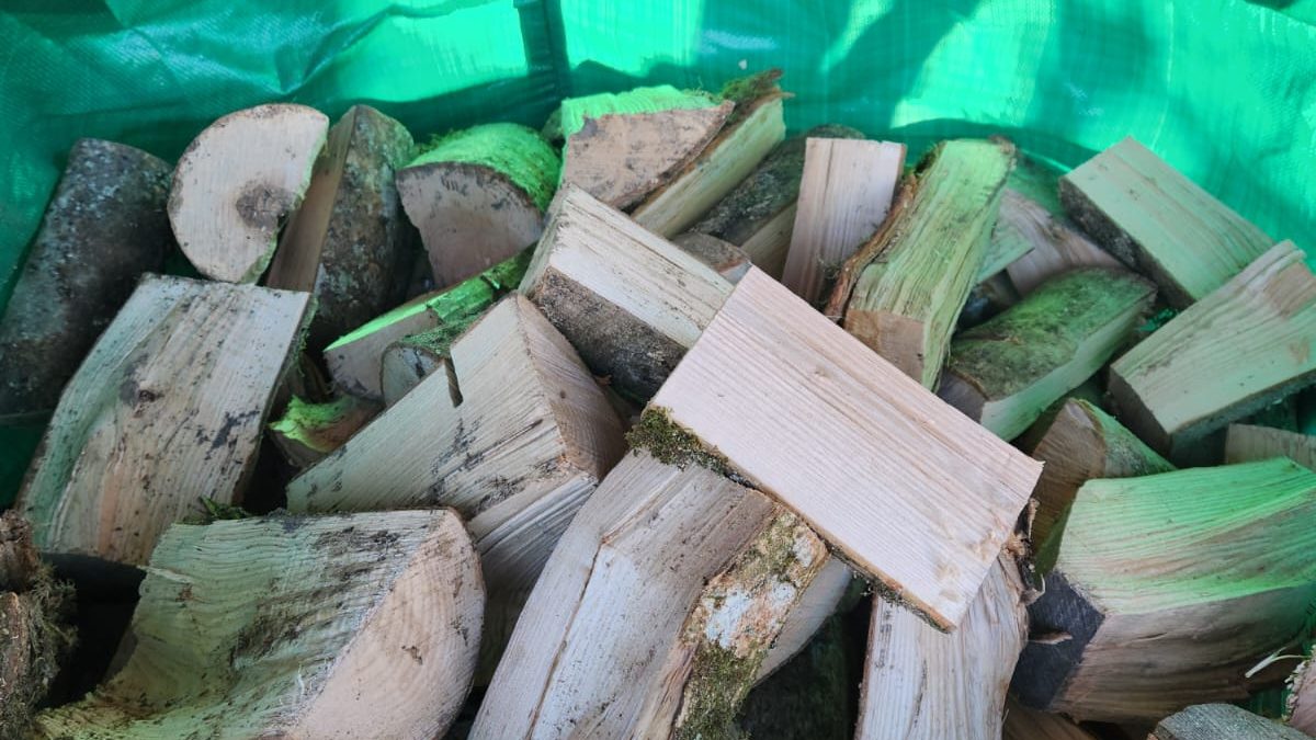 Seasoned logs for sale in Winchester Seasoned logs for sale in Winchester